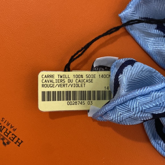 NWT Hermes scarf carre twill 100% soie 140cm cavaliers du caucase - Picture 5 of 5